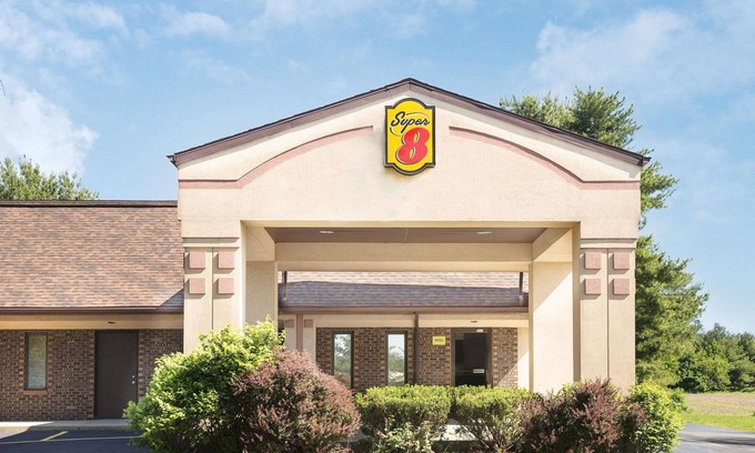 Taylorville Hotel | Super 8 by Wyndham Taylorville IL