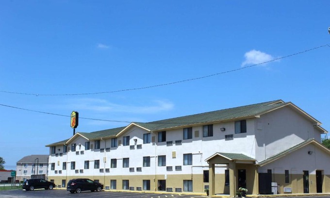 Topeka Hotel | Super 8 by Wyndham Topeka/Wanamaker RD/I-70