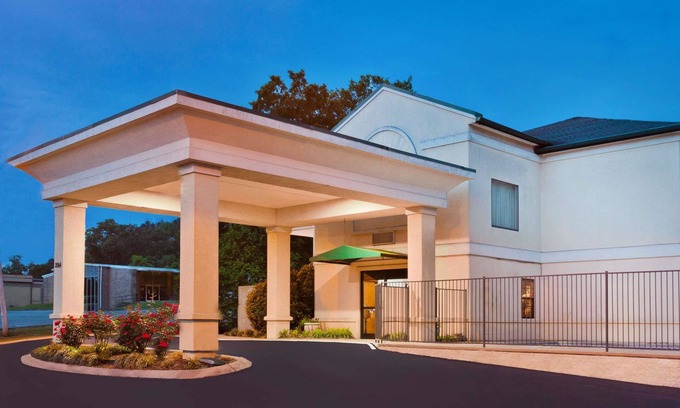 Fort Oglethorpe Hotel | Super 8 by Wyndham Ft. Oglethorpe GA/Chatt TN Area