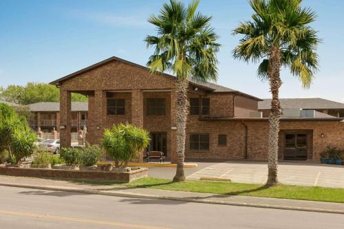 Universal City Hotel | Super 8 by Wyndham Universal City