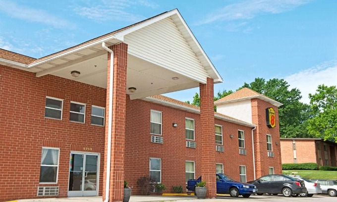 Breckenridge Hills Hotel | Super 8 by Wyndham St. Louis Airport