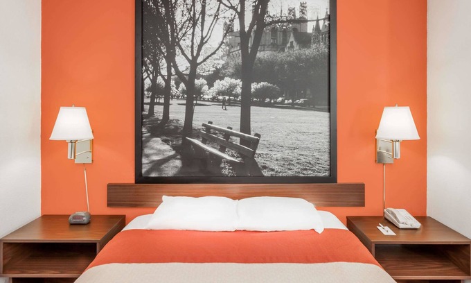 Washington Hotel | Super 8 by Wyndham Washington/Peoria Area
