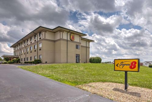 Waterloo Hotel | Super 8 by Wyndham Waterloo