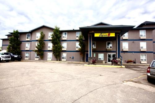 Whitecourt Hotel | Super 8 by Wyndham Whitecourt