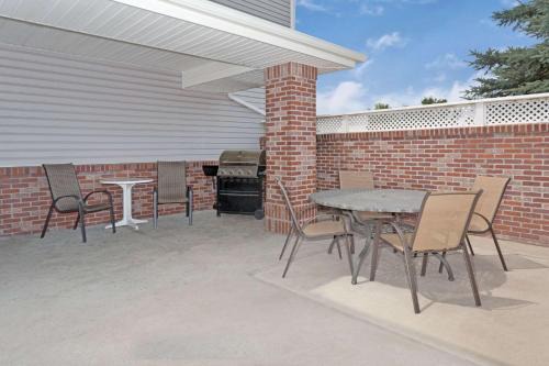 Windsor Hotel | Super 8 by Wyndham Windsor