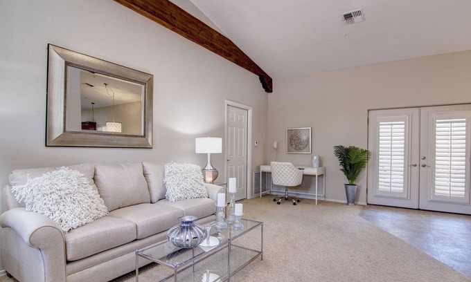 Cactus Acres House | Super Bowl Dates Currently Available !! 10 minutes from Phoenix Open & Barrett !