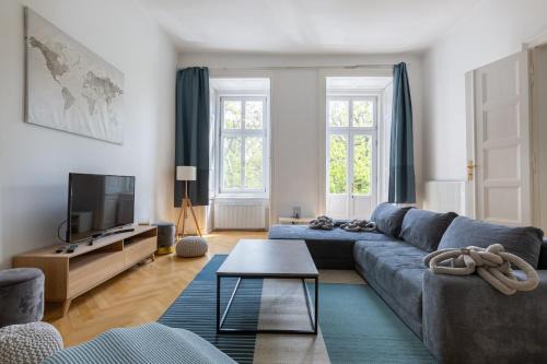 Belvaros - Lipotvaros Apartment | SUPER CENTRAL 2BR-2BT with Balcony&View&Sauna&Jacuzzi
