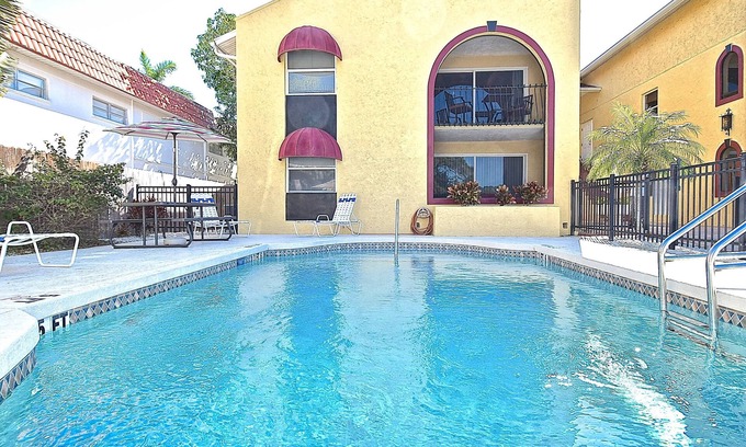 Sarasota Condo | Super Clean! Minutes to Siesta Key.