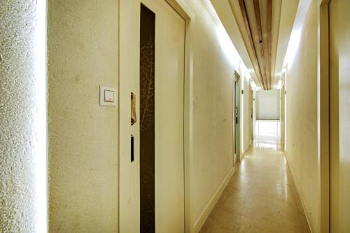 Kolkata Hotel | Super Collection O Snowfox