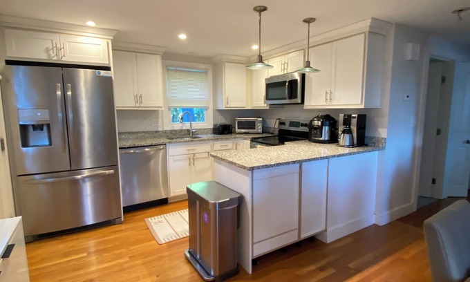 Oak Square House | Super Convenient 3 BR 2 Bath Renovated!