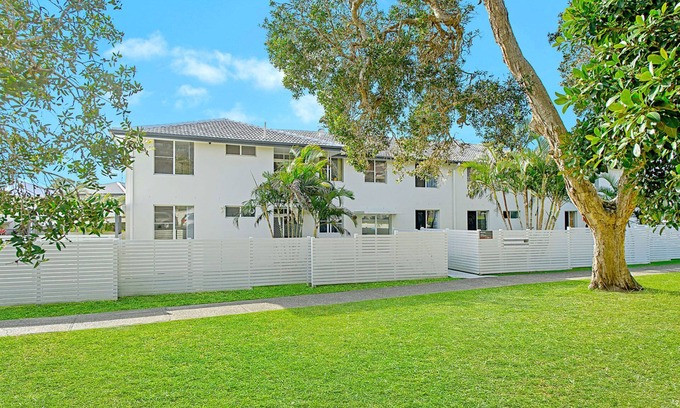 Crescent Head Apartment | SUPER CONVENIENT SUNNY APARTMENT