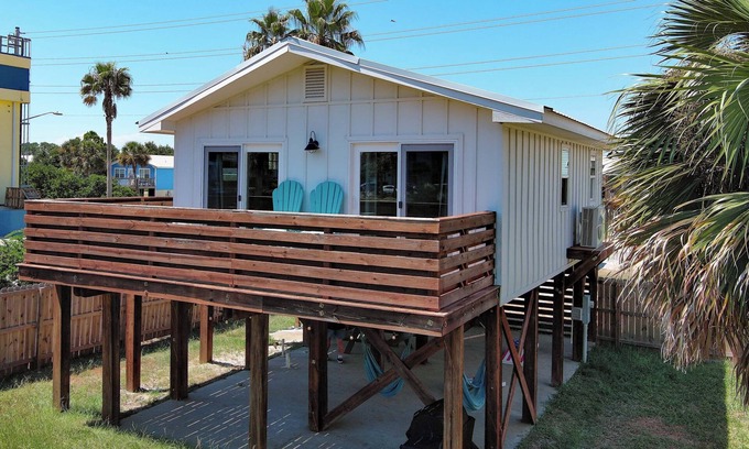 Gulf Shores House | SUPER CUTE, DOG FRIENDLY, CONVENIENT TO THE BEACH!