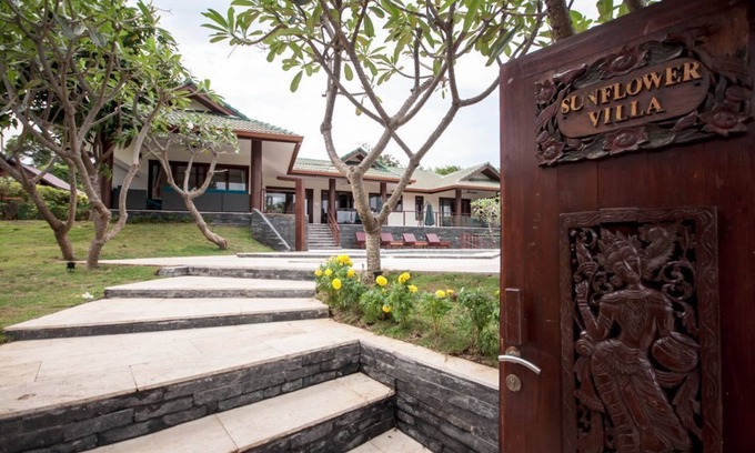 Moo 5 Villa | Super deluxe 5 bed room sea view villa with spacious pool in beach resort