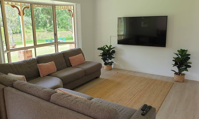 Willow Vale House | Super discount, Acreage home - tranquil and convenient - close to theme parks