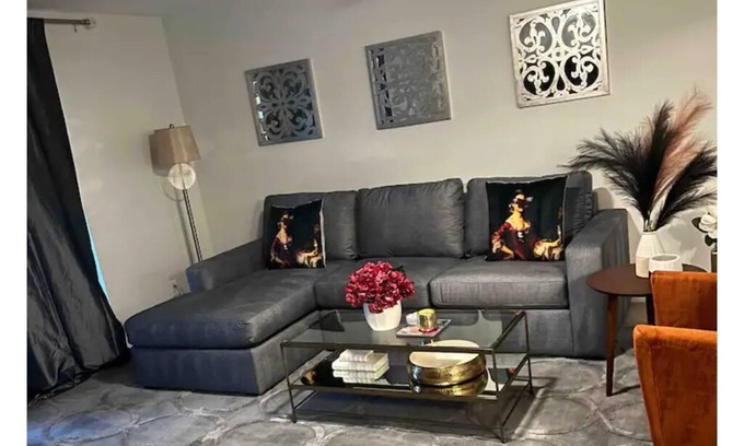 Biltmore Heights Condo | Super Host w/great reviews on Airbnb! II Biltmore Gorgeous Luxury Condo