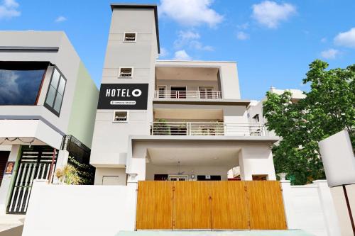 Kakinada Hotel | Super Hotel O Ashok Nagar Near JNTU College