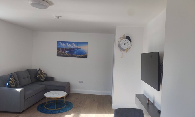 Doolin Apartment | Super king size bed apartment nAran View Holiday Homes house n3
