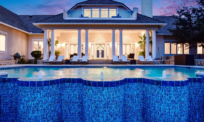 Cross Mountain House | Super luxury 8 bedroomed family retreat with Pickleball Courts