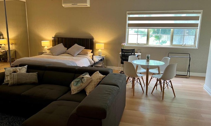 Lysterfield South House | Super Luxury Self Contained Studio unit