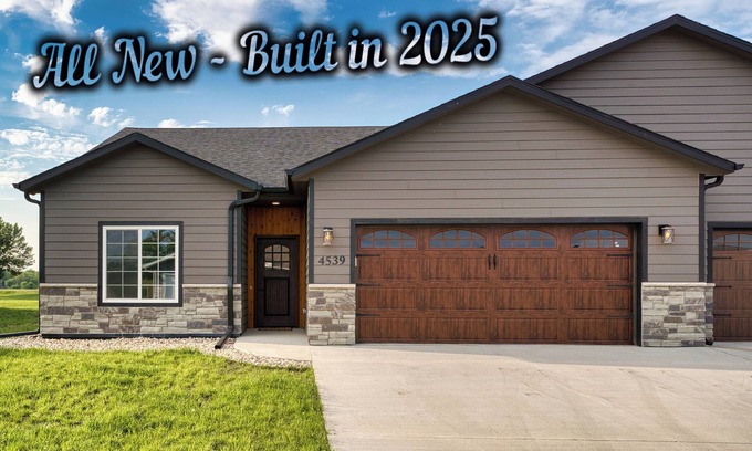 Sioux Falls House | Super New, Super Clean, Entire Home In Sioux Falls. Why Stay ln A Motel