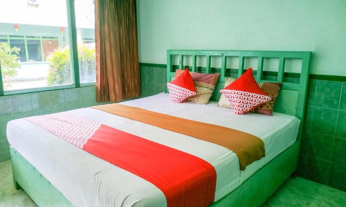 Singkawang Hotel | Super OYO 3098 Hotel Sahabat Baru