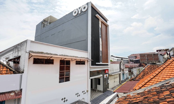 Darmo Hotel | Super OYO Capital O 614 Graha 8 Syariah