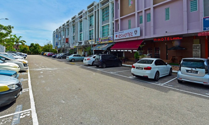 Taman Desa Cemerlang Hotel | Super OYO Capital O 90687 Rs Hotel