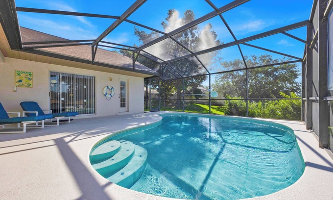 Greater Groves Villa | ‘Super spacious’ Pool villa. 400Mb wifi, 4K TV, Roku,Fully Licensed & Insured.