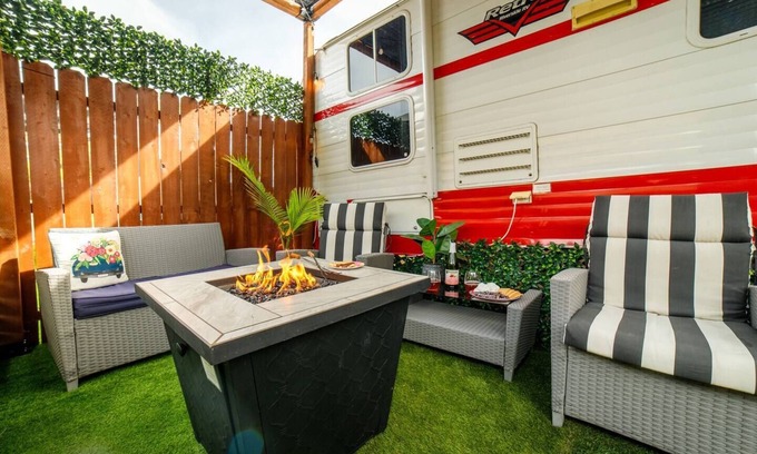 Granite Hills House | Super Spring sale on Flashback Fun in Daisy!