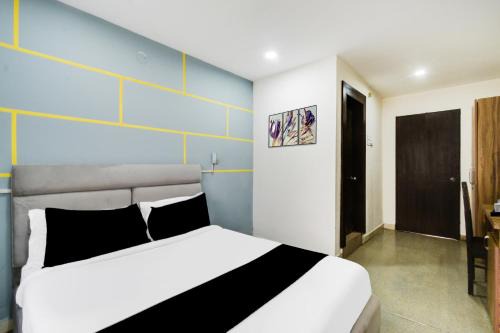 Madhapur Hotel | Super Townhouse HITEC City Metro Station Formerly JKC Grand