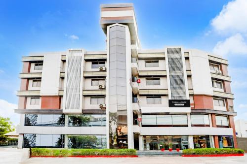 Ahmedabad Hotel | Super Townhouse Prahladnagar