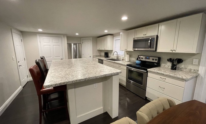 Mentor House | SUPER UPSCALE RANCH!