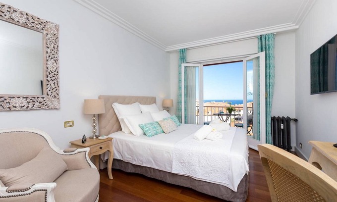 Beaulieu-sur-Mer Apartment | SUPERB! 62 m2 high range full center of Beaulieu sur mer