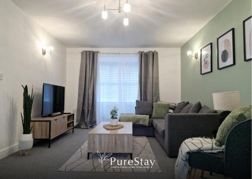 Stourport-on-Severn Apartment | Superb & Beautiful Stourport Home with 7 Beds by PureStay