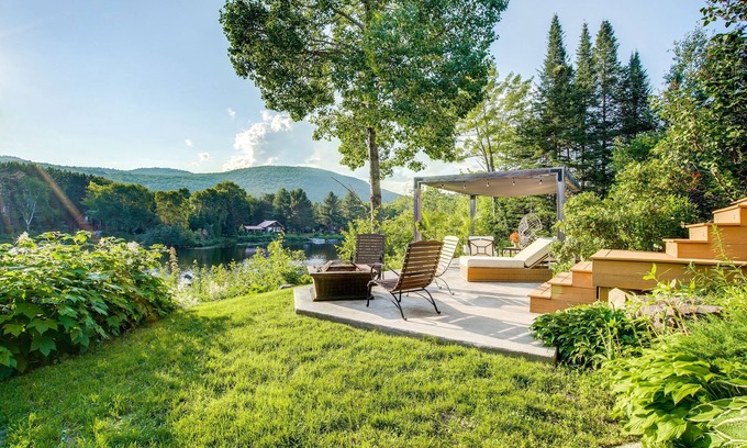 Saint Donat Ski Chalet | Superb Chalet on Lake Ouareau