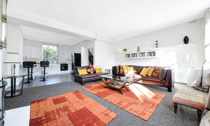 Ravenscourt Park Apartment | Superb Contemporary Apartment