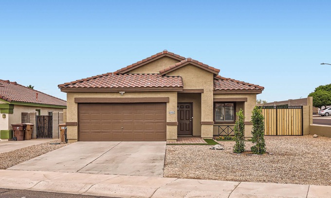 Casa Del Rey at Camino a Lago House | Superb & Cozy NW Valley Retreat: Stylish Design home Offers something 4 Everyone