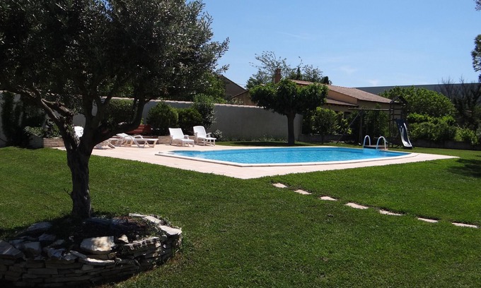 Entraigues-sur-la-Sorgue Villa | SUPERB VILLA 140m² with SWIMMING POOL - 6 PEOPLE + 1 BABY - FULLY AIR-CONDITIONED