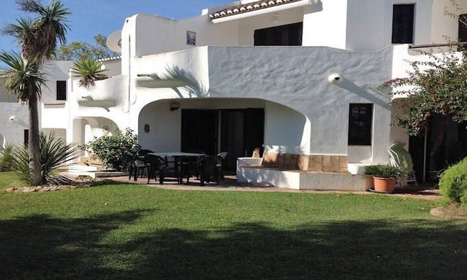 Alpouvar Apartment | Superb g/floor apart. With aircon, SKY TV, full Package inc SKYsports & films
