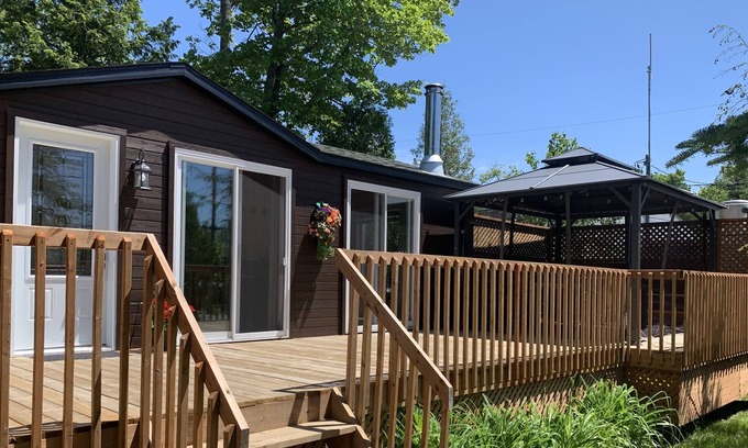 Sherbrooke Ski Chalet | Superb Lac Magog cottage