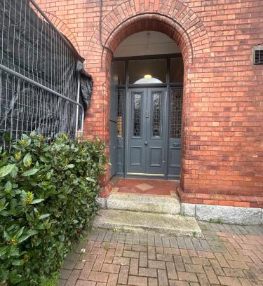 Ballsbridge Apartment | Superb Location 3 MIN TO RDS, AVIVA, D4 2 BED APARTMENT