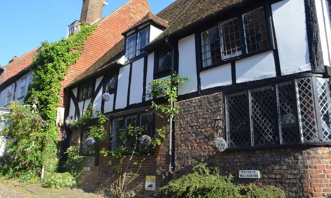 Rye House | Superb medieval house with spacious private garden in the centre of Rye