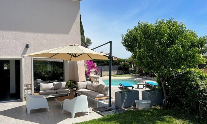 Ventabrun Villa | Superb quiet villa with swimming pool close to the sea and 7 minutes from the town center