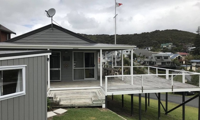 Russell House | Superb sea views with excellent beach location