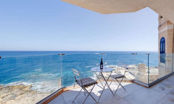 Sliema Apartment | Superb Seafront Family Apartment