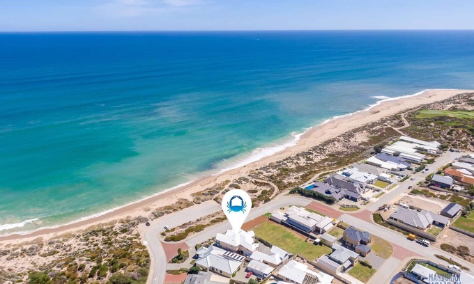 Dawesville House | Superb spacious 4BR beach front holiday home