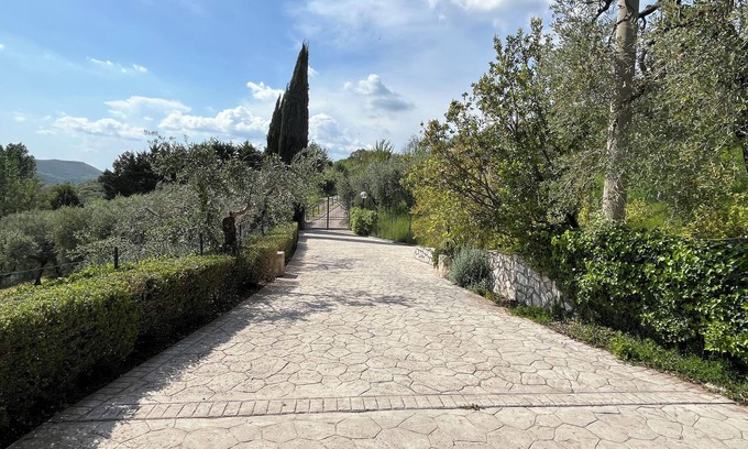 Castelnuovo di Farfa Villa | Superb, spacious vacation home with idyllic pool and breathtaking views