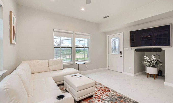 Foster Heights House | Superb White Modern Farm House