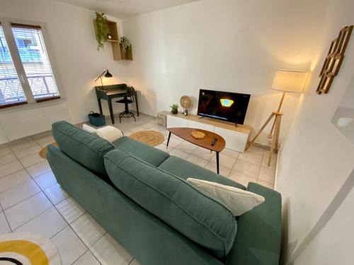 Montlhery Apartment | Superbe appartement 2 pièces, plein centre ville.