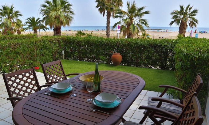 Cubelles Apartment | Superbe Appartement en Front de Mer, Avec un Minigolf et une Piscine